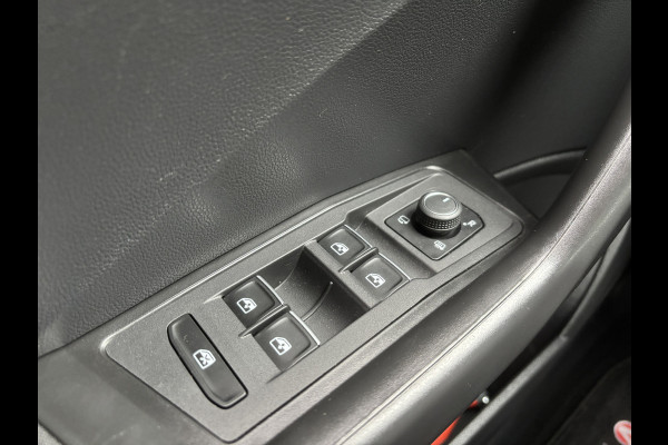 Volkswagen T-Roc 1.5 TSI Style Business | Automaat | Trekhaak | Virtual Cockpit | Topstaat!
