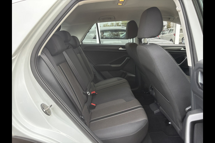 Volkswagen T-Roc 1.5 TSI Style Business | Automaat | Trekhaak | Virtual Cockpit | Topstaat!