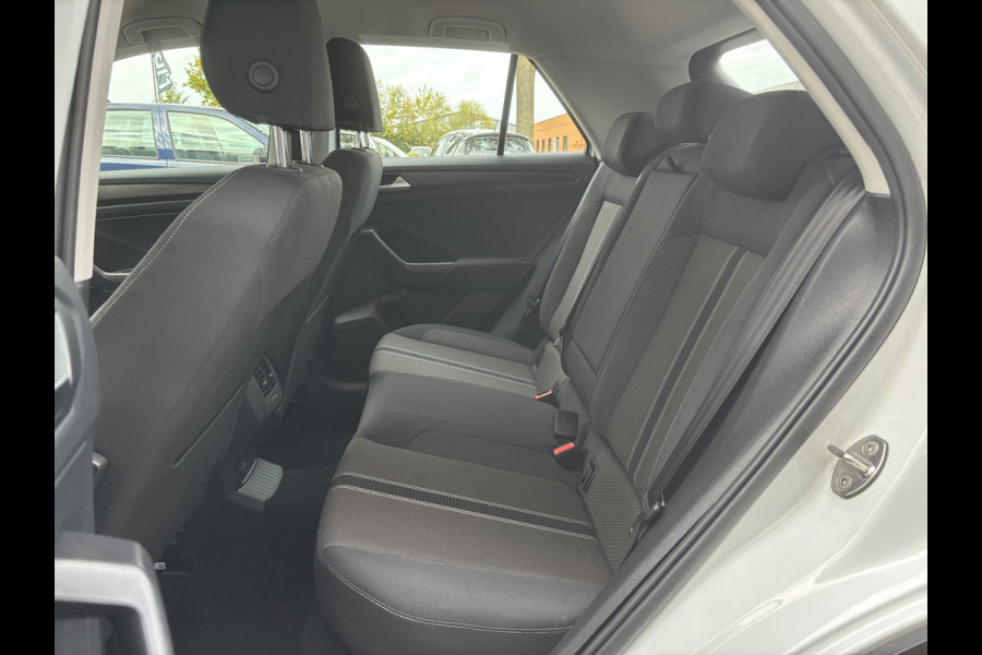 Volkswagen T-Roc 1.5 TSI Style Business | Automaat | Trekhaak | Virtual Cockpit | Topstaat!