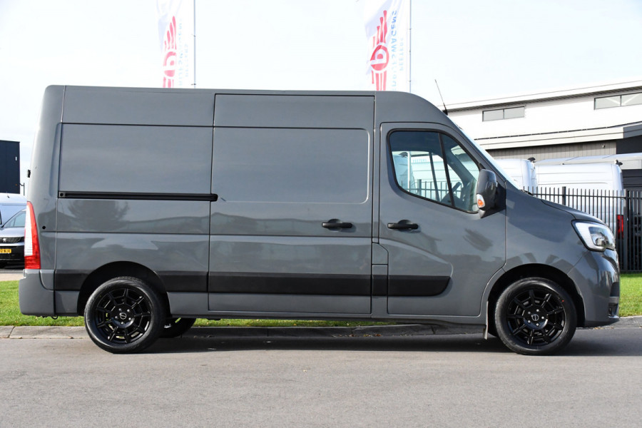Renault Master T35 2.3 dCi 150 L2H2 PB Edition Camera, Cruise, Carplay, Clima, 150pk, Trekhaak, Multimedia, NAVI, Uniek! Renault Master T35 2.3 dCi 150 L2H2 PB Edition Camera, Cruise, Carplay, Clima, 150pk, Trekhaak, Multimedia, NAVI, Uniek!