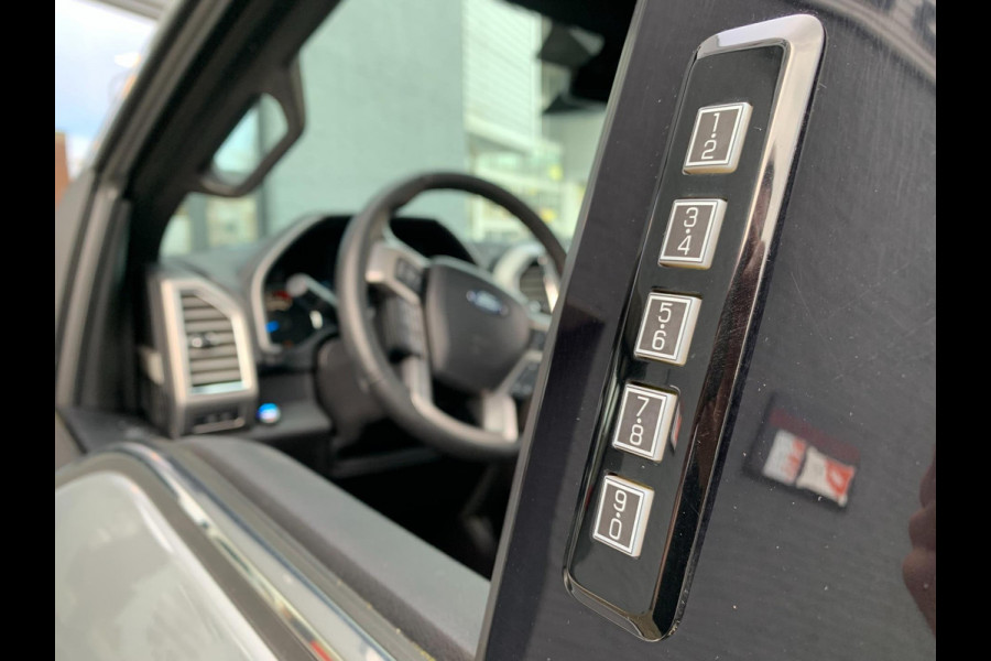 Ford USA F-150 Black edition 3.5 V6 Lage Bijtelling SuperCrew PANO Ford USA F-150 Black edition 3.5 V6 Lage Bijtelling SuperCrew PANO