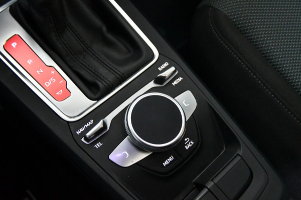 Audi Q2 35 TFSI S Edition, Blackline, Panoramadak Audi Q2 35 TFSI S Edition, Blackline, Panoramadak