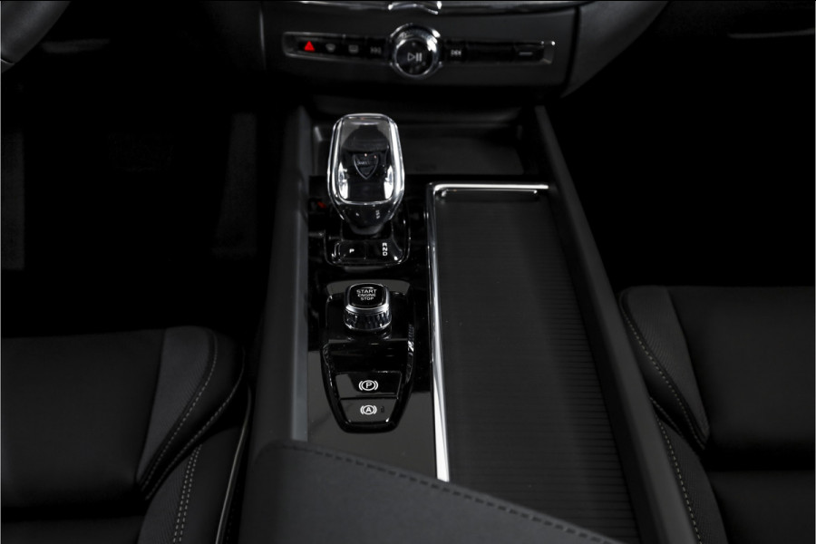 Volvo XC60 2.0 T8 Plug-in hybrid AWD Plus Black Edition - Automaat | S/K Panodak | Dig.Cockpit | Adapt.Cruise | Stoel-+Stuurverw. | 360 Camera | NAV+App.Connect | Auto.Airco | Harmon Kardon | LM 21" | 2481
