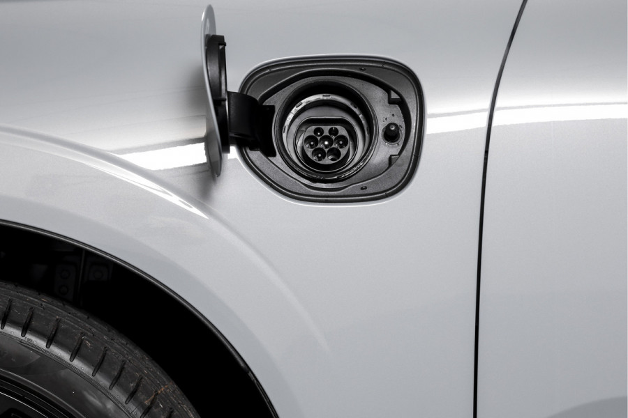 Volvo XC60 2.0 T8 Plug-in hybrid AWD Plus Black Edition - Automaat | S/K Panodak | Dig.Cockpit | Adapt.Cruise | Stoel-+Stuurverw. | 360 Camera | NAV+App.Connect | Auto.Airco | Harmon Kardon | LM 21" | 2481