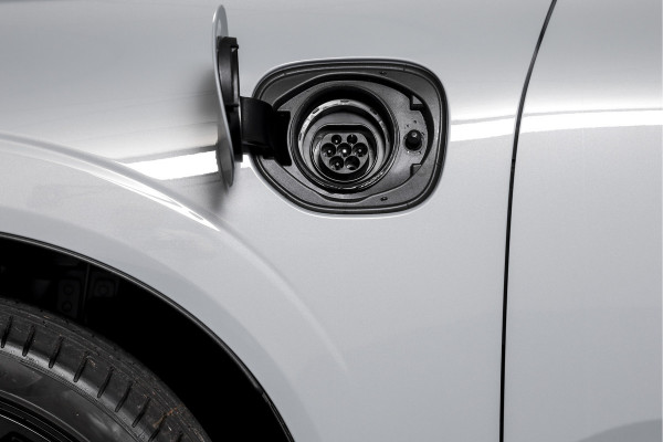 Volvo XC60 2.0 T8 Plug-in hybrid AWD Plus Black Edition - Automaat | S/K Panodak | Dig.Cockpit | Adapt.Cruise | Stoel-+Stuurverw. | 360 Camera | NAV+App.Connect | Auto.Airco | Harmon Kardon | LM 21" | 2481