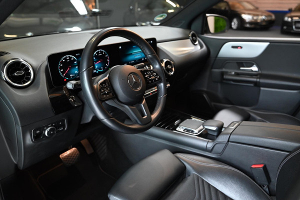 Mercedes-Benz B-Klasse 180 Business Solution Plus - Stoelverwarming - Achteruitrijcamera - LED Koplampen - El. Kofferklep -