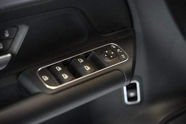 Mercedes-Benz B-Klasse 180 Business Solution Plus - Stoelverwarming - Achteruitrijcamera - LED Koplampen - El. Kofferklep -