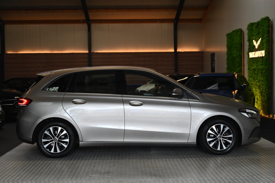 Mercedes-Benz B-Klasse 180 Business Solution Plus - Stoelverwarming - Achteruitrijcamera - LED Koplampen - El. Kofferklep -