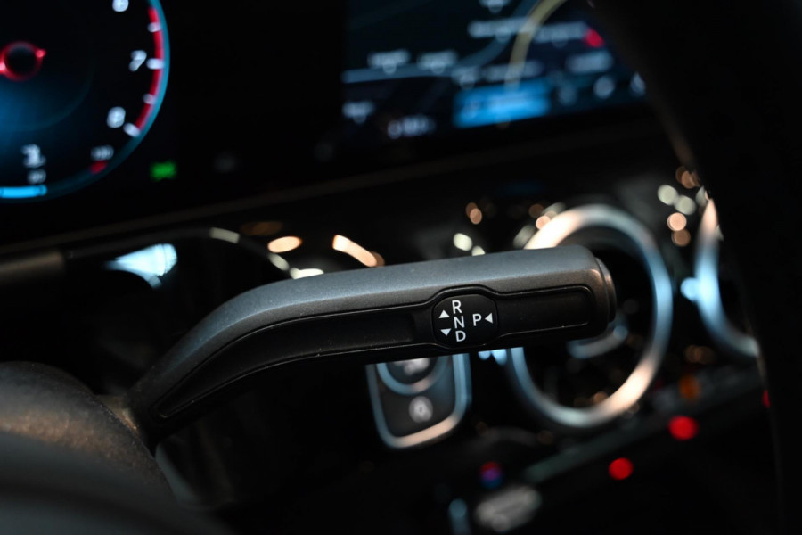 Mercedes-Benz B-Klasse 180 Business Solution Plus - Stoelverwarming - Achteruitrijcamera - LED Koplampen - El. Kofferklep -