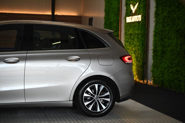 Mercedes-Benz B-Klasse 180 Business Solution Plus - Stoelverwarming - Achteruitrijcamera - LED Koplampen - El. Kofferklep -