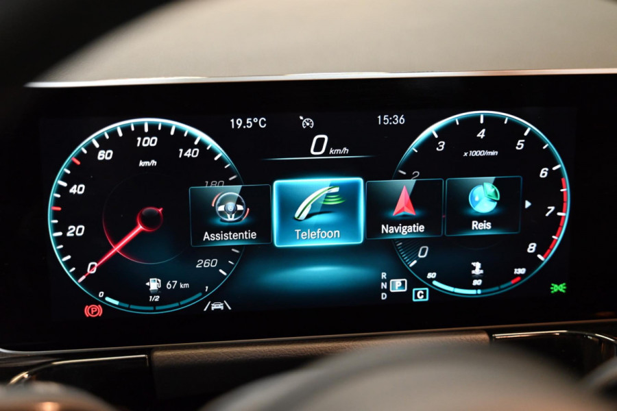 Mercedes-Benz B-Klasse 180 Business Solution Plus - Stoelverwarming - Achteruitrijcamera - LED Koplampen - El. Kofferklep -