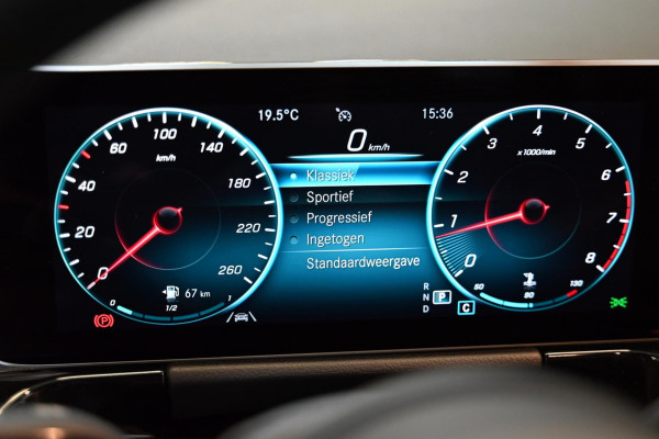 Mercedes-Benz B-Klasse 180 Business Solution Plus - Stoelverwarming - Achteruitrijcamera - LED Koplampen - El. Kofferklep -