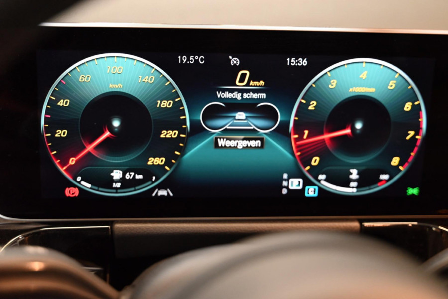 Mercedes-Benz B-Klasse 180 Business Solution Plus - Stoelverwarming - Achteruitrijcamera - LED Koplampen - El. Kofferklep -