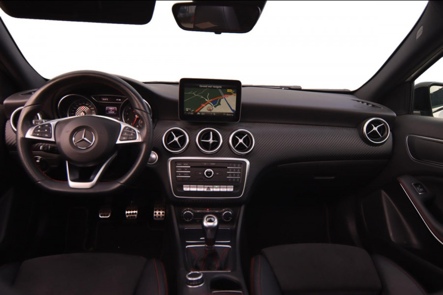 Mercedes-Benz A-Klasse 180 AMG-Line Pano Sportstoelen Led Navi Camera Parkeersensor V+A Cruise Control Sfeerverlichting