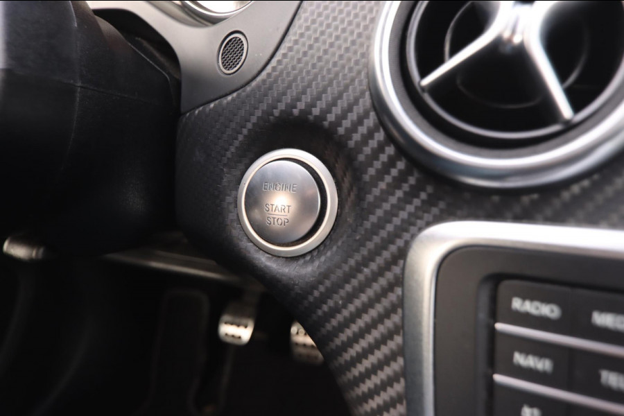 Mercedes-Benz A-Klasse 180 AMG-Line Pano Sportstoelen Led Navi Camera Parkeersensor V+A Cruise Control Sfeerverlichting