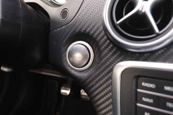 Mercedes-Benz A-Klasse 180 AMG-Line Pano Sportstoelen Led Navi Camera Parkeersensor V+A Cruise Control Sfeerverlichting