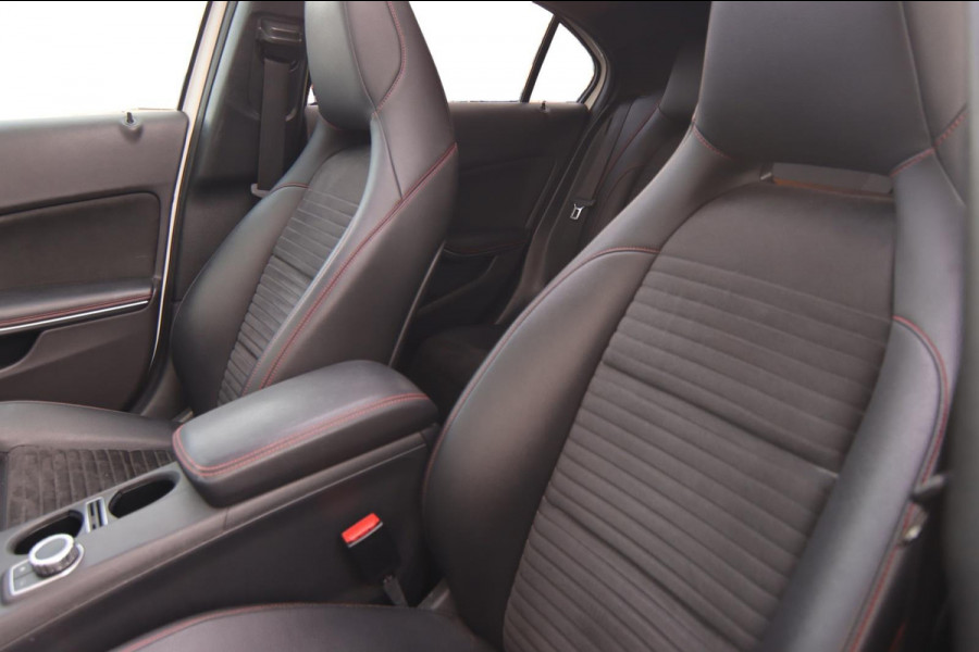Mercedes-Benz A-Klasse 180 AMG-Line Pano Sportstoelen Led Navi Camera Parkeersensor V+A Cruise Control Sfeerverlichting