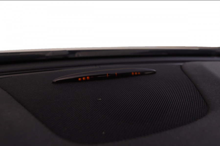 Mercedes-Benz A-Klasse 180 AMG-Line Pano Sportstoelen Led Navi Camera Parkeersensor V+A Cruise Control Sfeerverlichting