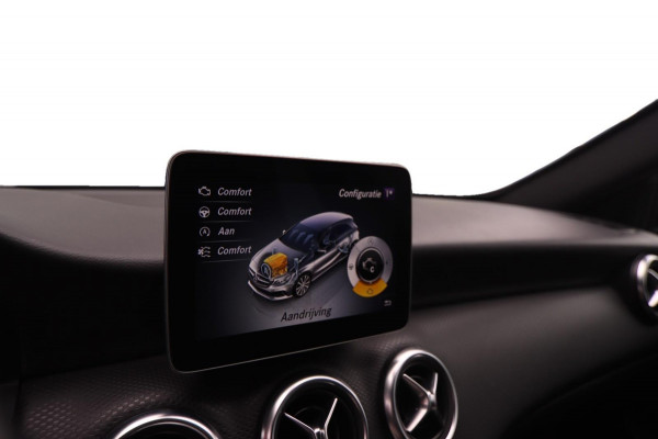 Mercedes-Benz A-Klasse 180 AMG-Line Pano Sportstoelen Led Navi Camera Parkeersensor V+A Cruise Control Sfeerverlichting