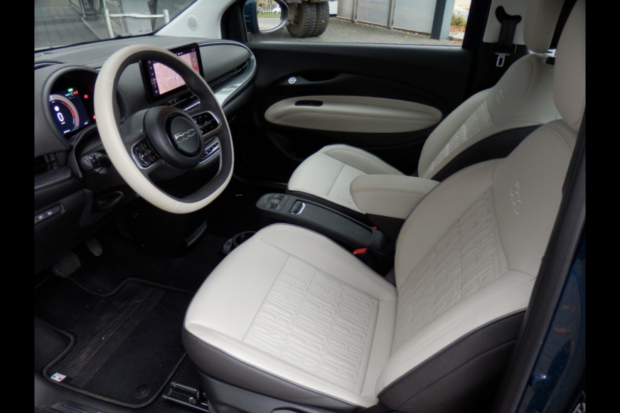 Fiat 500E La Prima 42 kWh | Cabriolet | Leder | Apple Carpl / Andr. Auto Fiat 500E La Prima 42 kWh | Cabriolet | Leder | Apple Carpl / Andr. Auto