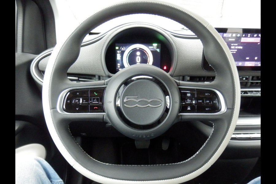 Fiat 500E La Prima 42 kWh | Cabriolet | Leder | Apple Carpl / Andr. Auto Fiat 500E La Prima 42 kWh | Cabriolet | Leder | Apple Carpl / Andr. Auto