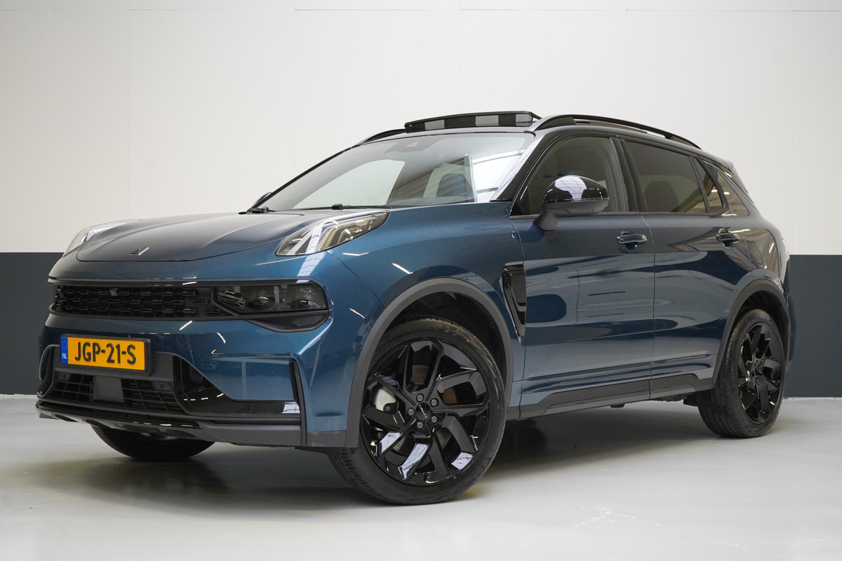 Lynk & Co 01 1.5 | Zwart optiek | Panoramadak | Navigatie | Memory | Apple CarPlay Lynk & Co 01 1.5 | Zwart optiek | Panoramadak | Navigatie | Memory | Apple CarPlay