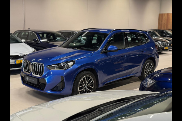 BMW X1 SDrive18i M-Pakket, Facelift, Wide Screen, Apple Carplay, Android Auto, Voll Led, Ambiënte Light, Camera, Cruise, Clima BMW X1 SDrive18i M-Pakket, Facelift, Wide Screen, Apple Carplay, Android Auto, Voll Led, Ambiënte Light, Camera, Cruise, Clima