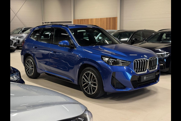 BMW X1 SDrive18i M-Pakket, Facelift, Wide Screen, Apple Carplay, Android Auto, Voll Led, Ambiënte Light, Camera, Cruise, Clima BMW X1 SDrive18i M-Pakket, Facelift, Wide Screen, Apple Carplay, Android Auto, Voll Led, Ambiënte Light, Camera, Cruise, Clima