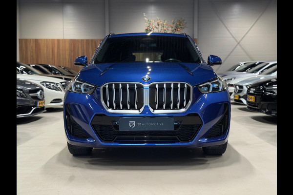 BMW X1 SDrive18i M-Pakket, Facelift, Wide Screen, Apple Carplay, Android Auto, Voll Led, Ambiënte Light, Camera, Cruise, Clima BMW X1 SDrive18i M-Pakket, Facelift, Wide Screen, Apple Carplay, Android Auto, Voll Led, Ambiënte Light, Camera, Cruise, Clima