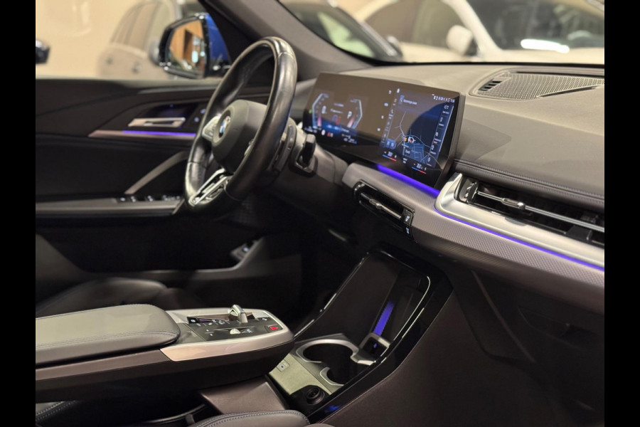 BMW X1 SDrive18i M-Pakket, Facelift, Wide Screen, Apple Carplay, Android Auto, Voll Led, Ambiënte Light, Camera, Cruise, Clima BMW X1 SDrive18i M-Pakket, Facelift, Wide Screen, Apple Carplay, Android Auto, Voll Led, Ambiënte Light, Camera, Cruise, Clima