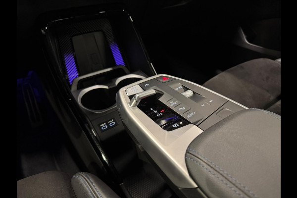 BMW X1 SDrive18i M-Pakket, Facelift, Wide Screen, Apple Carplay, Android Auto, Voll Led, Ambiënte Light, Camera, Cruise, Clima BMW X1 SDrive18i M-Pakket, Facelift, Wide Screen, Apple Carplay, Android Auto, Voll Led, Ambiënte Light, Camera, Cruise, Clima