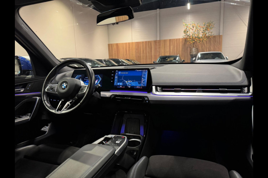 BMW X1 SDrive18i M-Pakket, Facelift, Wide Screen, Apple Carplay, Android Auto, Voll Led, Ambiënte Light, Camera, Cruise, Clima BMW X1 SDrive18i M-Pakket, Facelift, Wide Screen, Apple Carplay, Android Auto, Voll Led, Ambiënte Light, Camera, Cruise, Clima