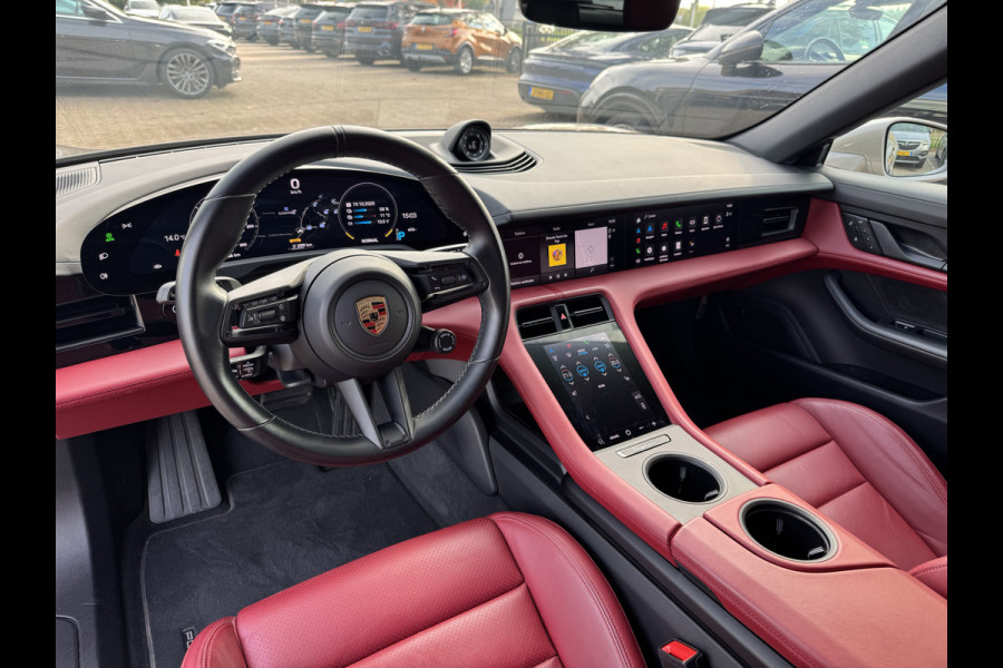 Porsche Taycan Cross Turismo 4 93 kWh / Panoramadak / 360Camera / Passenger Display / Sportdesign + Chrono / 21'' / Bose / Luchtvering / Keyless / Stuur+Stoelverwarming / Dodehoek / DAB / ACC Porsche Taycan Cross Turismo 4 93 kWh / Panoramadak / 360Camera / Passenger Display / Sportdesign + Chrono / 21'' / Bose / Luchtvering / Keyless / Stuur+Stoelverwarming / Dodehoek / DAB / ACC