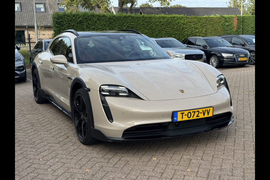 Porsche Taycan Cross Turismo 4 93 kWh / Panoramadak / 360Camera / Passenger Display / Sportdesign + Chrono / 21'' / Bose / Luchtvering / Keyless / Stuur+Stoelverwarming / Dodehoek / DAB / ACC Porsche Taycan Cross Turismo 4 93 kWh / Panoramadak / 360Camera / Passenger Display / Sportdesign + Chrono / 21'' / Bose / Luchtvering / Keyless / Stuur+Stoelverwarming / Dodehoek / DAB / ACC