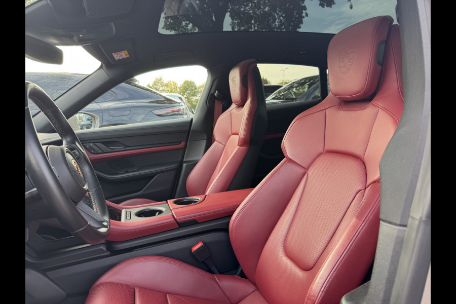 Porsche Taycan Cross Turismo 4 93 kWh / Panoramadak / 360Camera / Passenger Display / Sportdesign + Chrono / 21'' / Bose / Luchtvering / Keyless / Stuur+Stoelverwarming / Dodehoek / DAB / ACC Porsche Taycan Cross Turismo 4 93 kWh / Panoramadak / 360Camera / Passenger Display / Sportdesign + Chrono / 21'' / Bose / Luchtvering / Keyless / Stuur+Stoelverwarming / Dodehoek / DAB / ACC