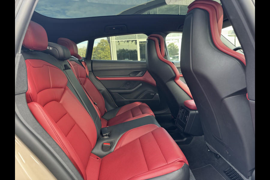 Porsche Taycan Cross Turismo 4 93 kWh / Panoramadak / 360Camera / Passenger Display / Sportdesign + Chrono / 21'' / Bose / Luchtvering / Keyless / Stuur+Stoelverwarming / Dodehoek / DAB / ACC Porsche Taycan Cross Turismo 4 93 kWh / Panoramadak / 360Camera / Passenger Display / Sportdesign + Chrono / 21'' / Bose / Luchtvering / Keyless / Stuur+Stoelverwarming / Dodehoek / DAB / ACC