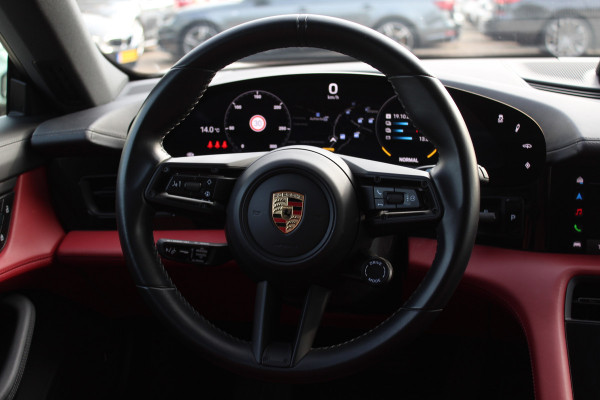 Porsche Taycan Cross Turismo 4 93 kWh / Panoramadak / 360Camera / Passenger Display / Sportdesign + Chrono / 21'' / Bose / Luchtvering / Keyless / Stuur+Stoelverwarming / Dodehoek / DAB / ACC Porsche Taycan Cross Turismo 4 93 kWh / Panoramadak / 360Camera / Passenger Display / Sportdesign + Chrono / 21'' / Bose / Luchtvering / Keyless / Stuur+Stoelverwarming / Dodehoek / DAB / ACC