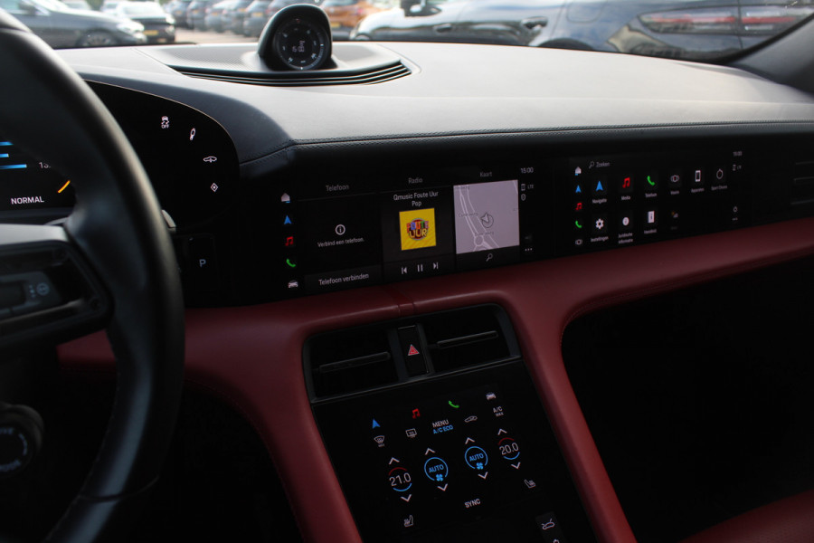 Porsche Taycan Cross Turismo 4 93 kWh / Panoramadak / 360Camera / Passenger Display / Sportdesign + Chrono / 21'' / Bose / Luchtvering / Keyless / Stuur+Stoelverwarming / Dodehoek / DAB / ACC Porsche Taycan Cross Turismo 4 93 kWh / Panoramadak / 360Camera / Passenger Display / Sportdesign + Chrono / 21'' / Bose / Luchtvering / Keyless / Stuur+Stoelverwarming / Dodehoek / DAB / ACC