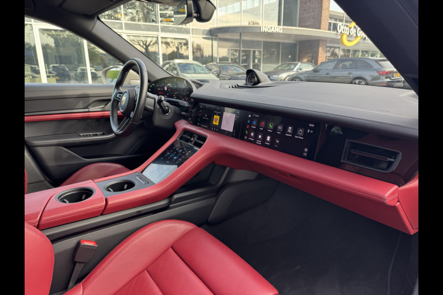 Porsche Taycan Cross Turismo 4 93 kWh / Panoramadak / 360Camera / Passenger Display / Sportdesign + Chrono / 21'' / Bose / Luchtvering / Keyless / Stuur+Stoelverwarming / Dodehoek / DAB / ACC Porsche Taycan Cross Turismo 4 93 kWh / Panoramadak / 360Camera / Passenger Display / Sportdesign + Chrono / 21'' / Bose / Luchtvering / Keyless / Stuur+Stoelverwarming / Dodehoek / DAB / ACC