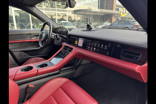 Porsche Taycan Cross Turismo 4 93 kWh / Panoramadak / 360Camera / Passenger Display / Sportdesign + Chrono / 21'' / Bose / Luchtvering / Keyless / Stuur+Stoelverwarming / Dodehoek / DAB / ACC Porsche Taycan Cross Turismo 4 93 kWh / Panoramadak / 360Camera / Passenger Display / Sportdesign + Chrono / 21'' / Bose / Luchtvering / Keyless / Stuur+Stoelverwarming / Dodehoek / DAB / ACC