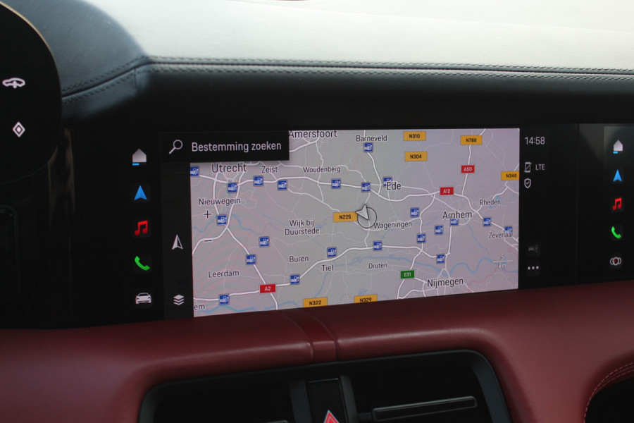 Porsche Taycan Cross Turismo 4 93 kWh / Panoramadak / 360Camera / Passenger Display / Sportdesign + Chrono / 21'' / Bose / Luchtvering / Keyless / Stuur+Stoelverwarming / Dodehoek / DAB / ACC Porsche Taycan Cross Turismo 4 93 kWh / Panoramadak / 360Camera / Passenger Display / Sportdesign + Chrono / 21'' / Bose / Luchtvering / Keyless / Stuur+Stoelverwarming / Dodehoek / DAB / ACC