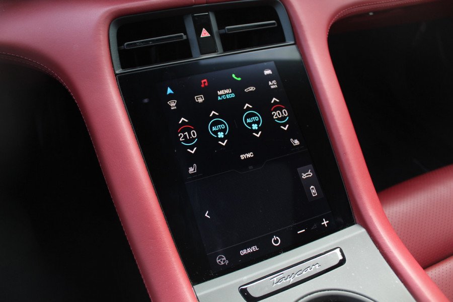 Porsche Taycan Cross Turismo 4 93 kWh / Panoramadak / 360Camera / Passenger Display / Sportdesign + Chrono / 21'' / Bose / Luchtvering / Keyless / Stuur+Stoelverwarming / Dodehoek / DAB / ACC Porsche Taycan Cross Turismo 4 93 kWh / Panoramadak / 360Camera / Passenger Display / Sportdesign + Chrono / 21'' / Bose / Luchtvering / Keyless / Stuur+Stoelverwarming / Dodehoek / DAB / ACC