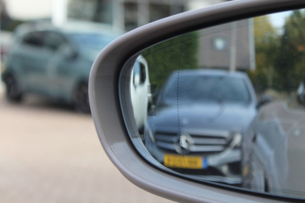 Porsche Taycan Cross Turismo 4 93 kWh / Panoramadak / 360Camera / Passenger Display / Sportdesign + Chrono / 21'' / Bose / Luchtvering / Keyless / Stuur+Stoelverwarming / Dodehoek / DAB / ACC Porsche Taycan Cross Turismo 4 93 kWh / Panoramadak / 360Camera / Passenger Display / Sportdesign + Chrono / 21'' / Bose / Luchtvering / Keyless / Stuur+Stoelverwarming / Dodehoek / DAB / ACC