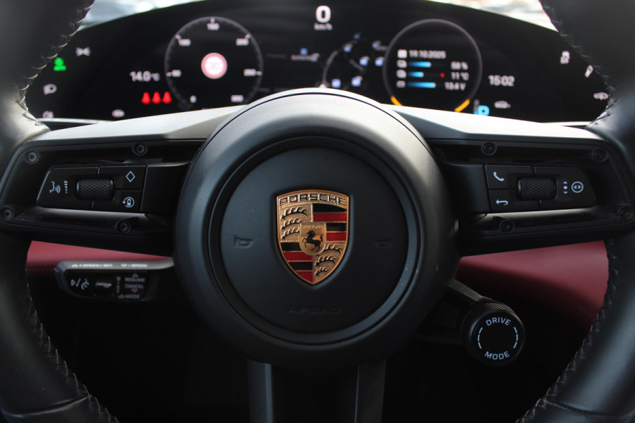Porsche Taycan Cross Turismo 4 93 kWh / Panoramadak / 360Camera / Passenger Display / Sportdesign + Chrono / 21'' / Bose / Luchtvering / Keyless / Stuur+Stoelverwarming / Dodehoek / DAB / ACC Porsche Taycan Cross Turismo 4 93 kWh / Panoramadak / 360Camera / Passenger Display / Sportdesign + Chrono / 21'' / Bose / Luchtvering / Keyless / Stuur+Stoelverwarming / Dodehoek / DAB / ACC