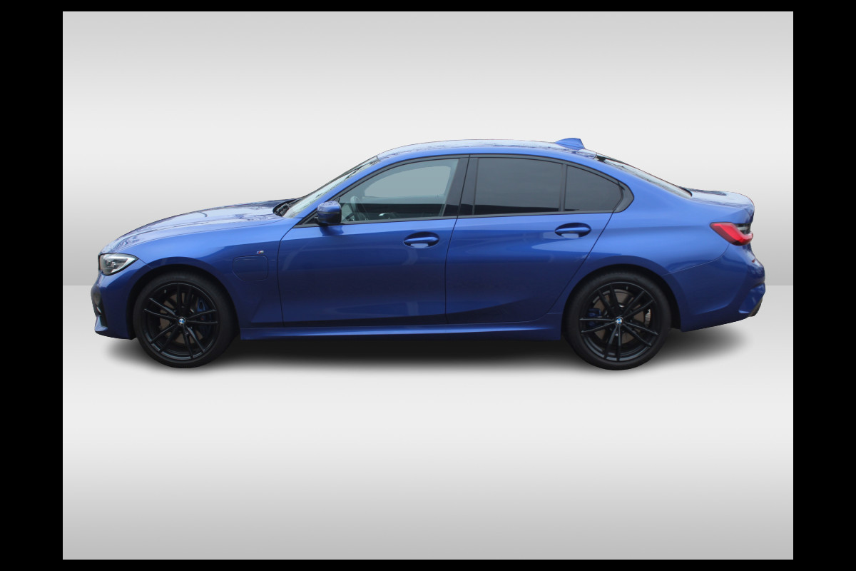 BMW 3-serie 320e Business Ed. M Sport / Camera / Leder / Harman Kardon / 19'' / CarPlay / DAB / Cruise Control