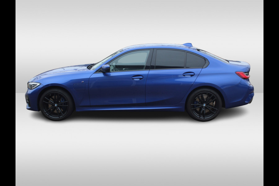 BMW 3-serie 320e Business Ed. M Sport / Camera / Leder / Harman Kardon / 19'' / CarPlay / DAB / Cruise Control BMW 3-serie 320e Business Ed. M Sport / Camera / Leder / Harman Kardon / 19'' / CarPlay / DAB / Cruise Control