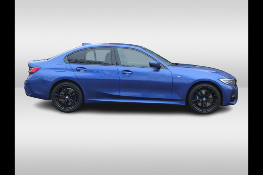 BMW 3-serie 320e Business Ed. M Sport / Camera / Leder / Harman Kardon / 19'' / CarPlay / DAB / Cruise Control BMW 3-serie 320e Business Ed. M Sport / Camera / Leder / Harman Kardon / 19'' / CarPlay / DAB / Cruise Control