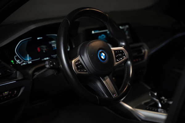 BMW 3 Serie Touring 330e M-Sport | Pano | Trekhaak | 360 camera