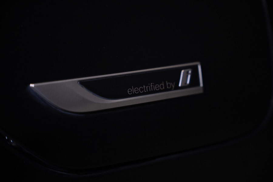 BMW 3 Serie Touring 330e M-Sport | Pano | Trekhaak | 360 camera