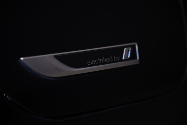 BMW 3 Serie Touring 330e M-Sport | Pano | Trekhaak | 360 camera